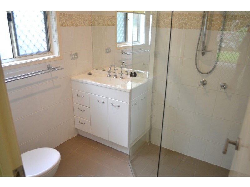 2 Emira Place, Pacific Pines QLD 4211