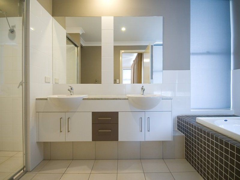 10 Valbonne Avenue, Varsity Lakes QLD 4227