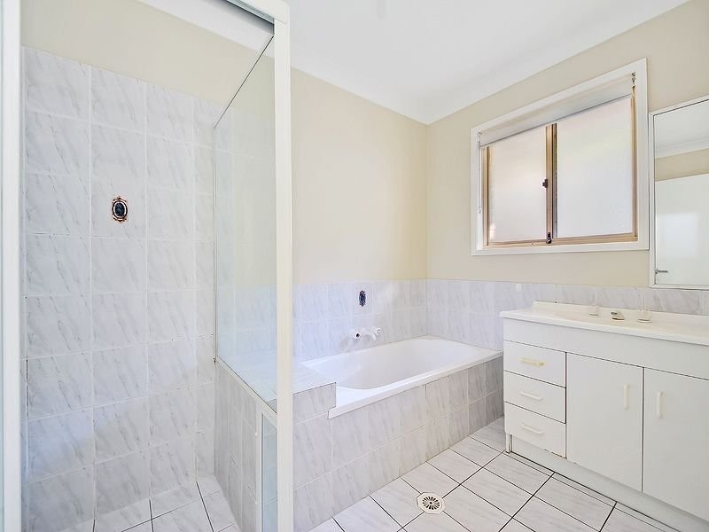 1 Clark Gable, Parkwood QLD 4214