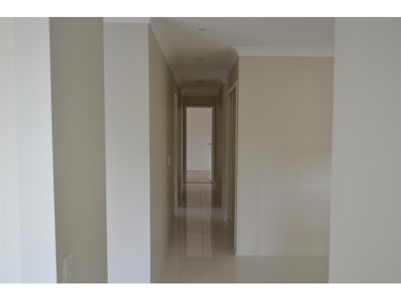 1 Clark Gable, Parkwood QLD 4214