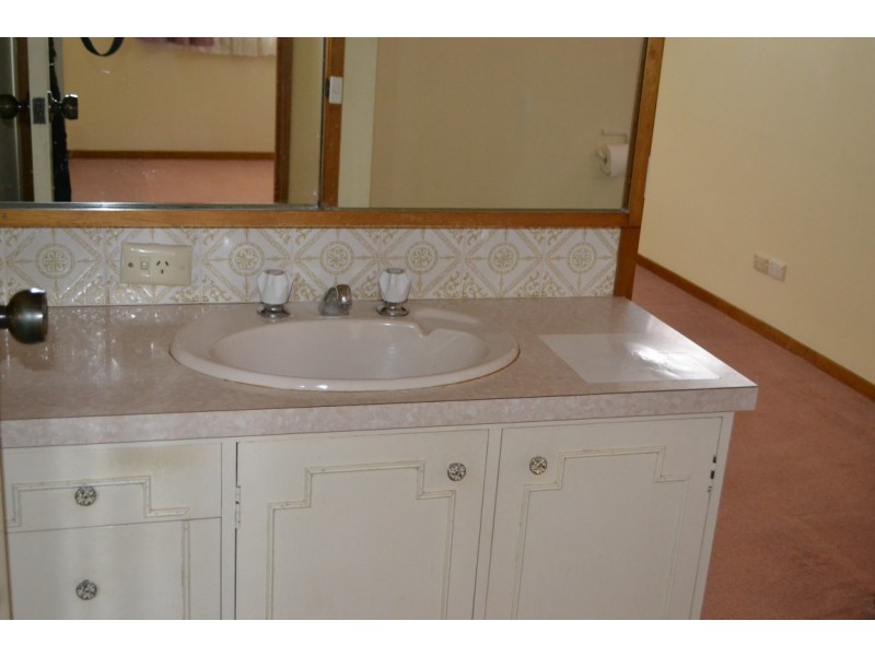 5 Eileen Avenue, Southport QLD 4215