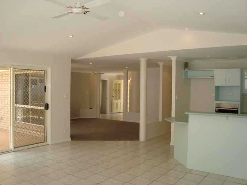 10 Moorea Court, Pacific Pines QLD 4211