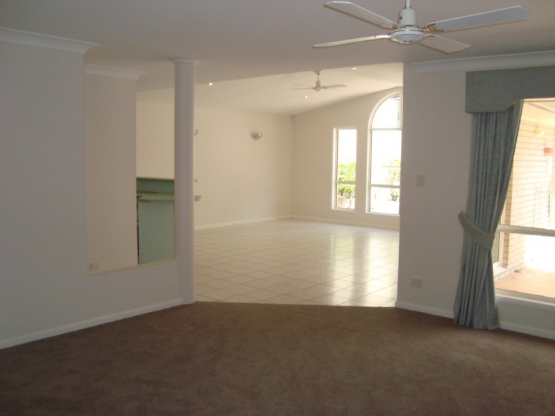 10 Moorea Court, Pacific Pines QLD 4211