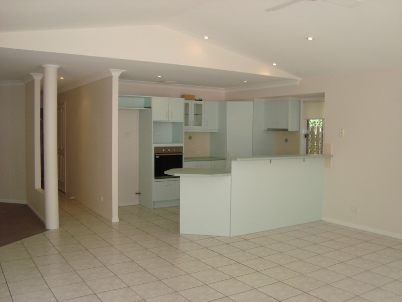 10 Moorea Court, Pacific Pines QLD 4211