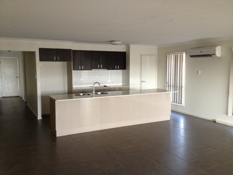 24 Angourie Crescent, Pacific Pines QLD 4211