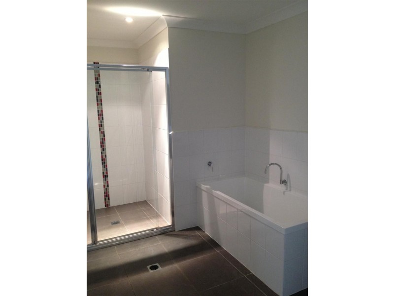 24 Angourie Crescent, Pacific Pines QLD 4211