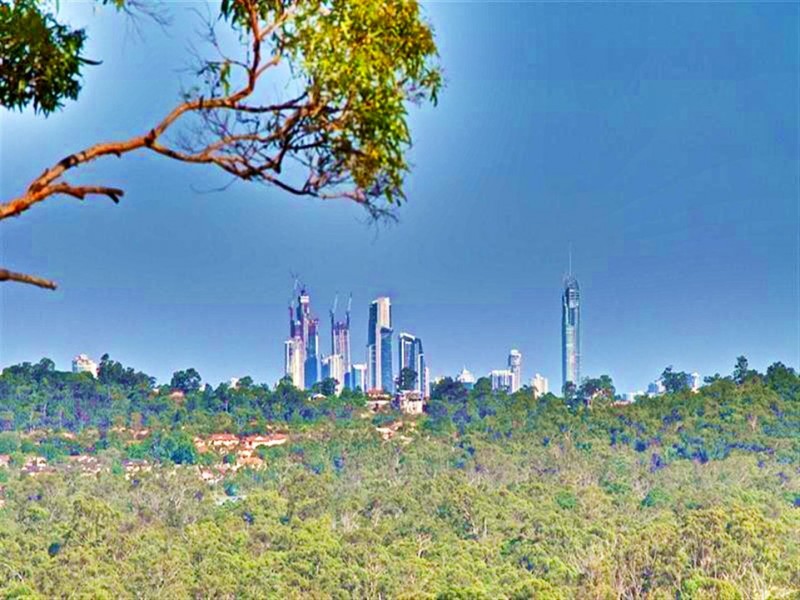 33 Midway Terrace, Pacific Pines QLD 4211