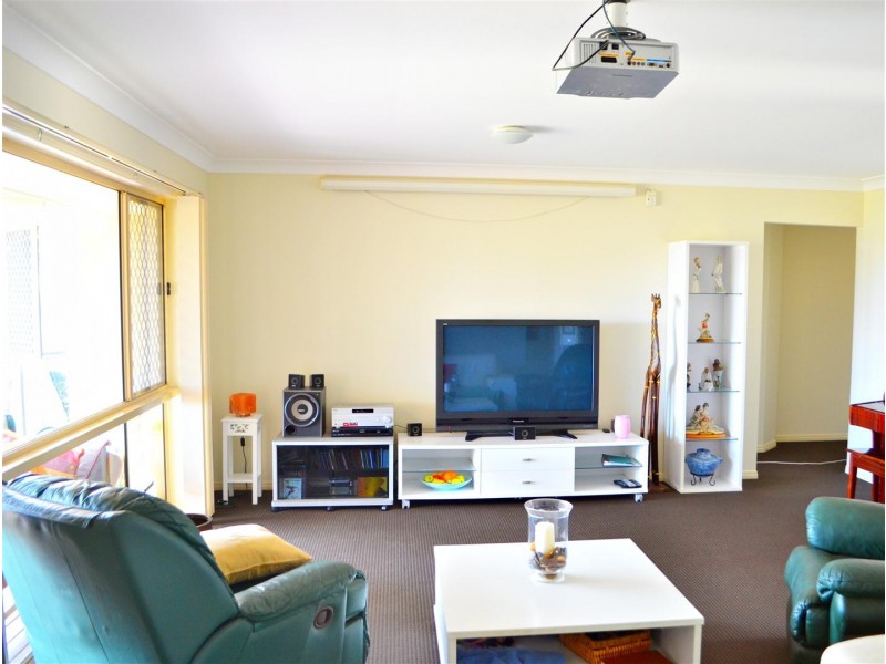 33 Midway Terrace, Pacific Pines QLD 4211