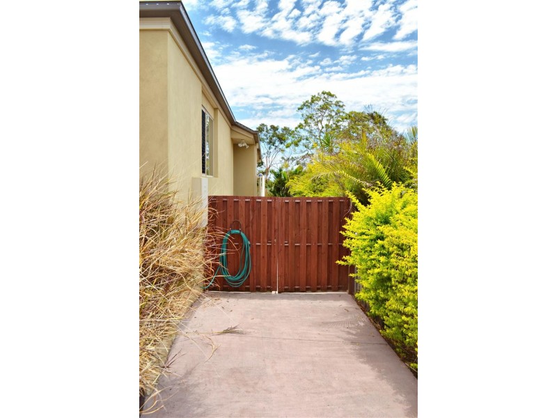 33 Midway Terrace, Pacific Pines QLD 4211