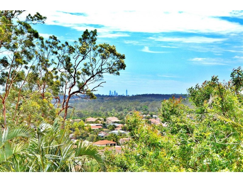 33 Midway Terrace, Pacific Pines QLD 4211