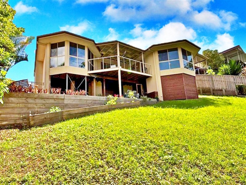 33 Midway Terrace, Pacific Pines QLD 4211