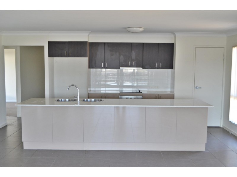 24 Angourie Crescent, Pacific Pines QLD 4211