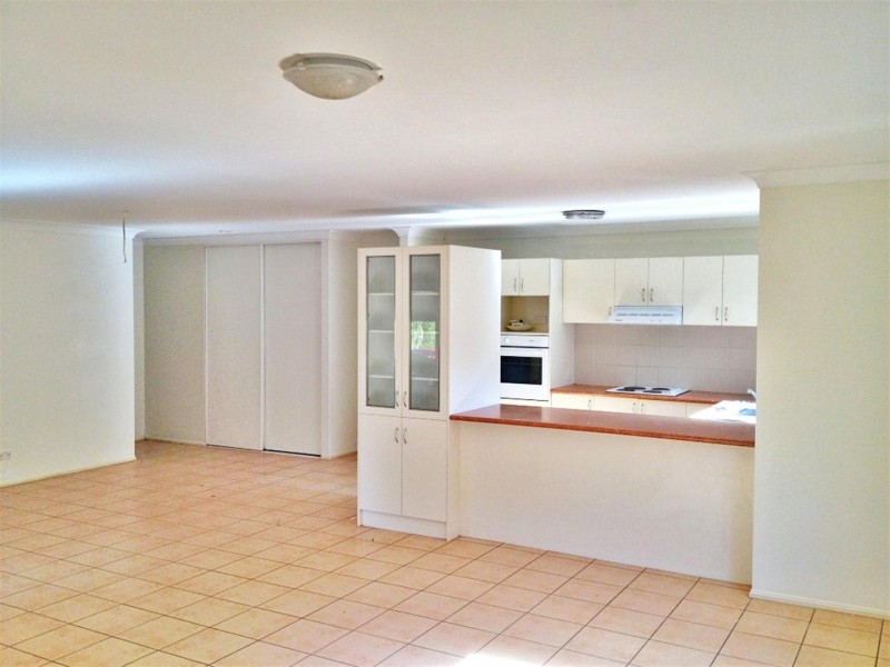 2/227 Government Road, Labrador QLD 4215