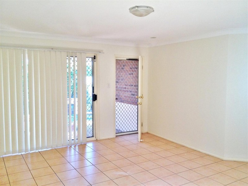 2/227 Government Road, Labrador QLD 4215