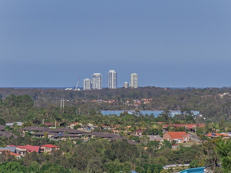 17 Heatons Crescent, Pacific Pines QLD 4211