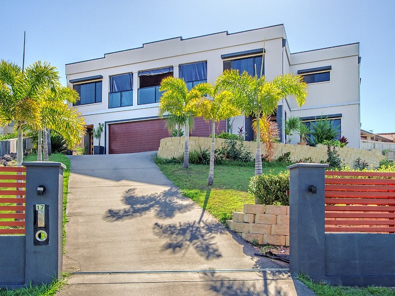 17 Heatons Crescent, Pacific Pines QLD 4211