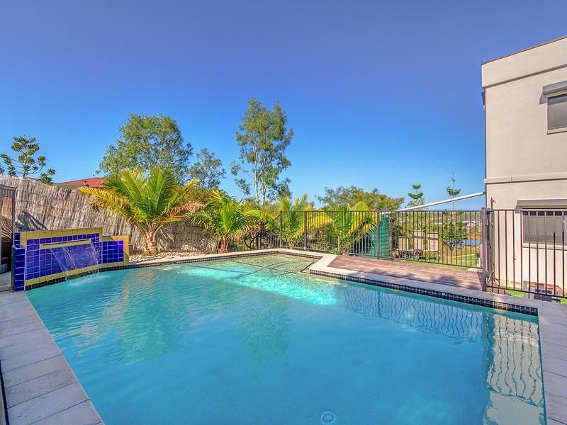 17 Heatons Crescent, Pacific Pines QLD 4211