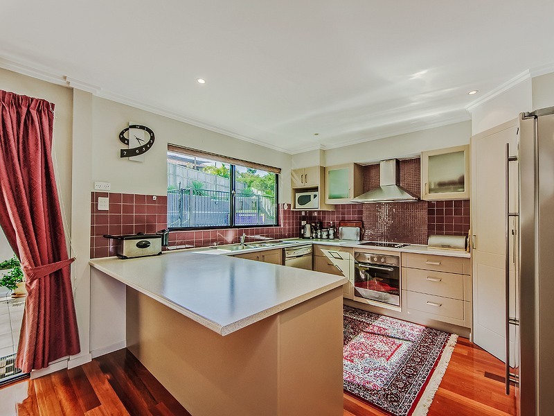 17 Heatons Crescent, Pacific Pines QLD 4211