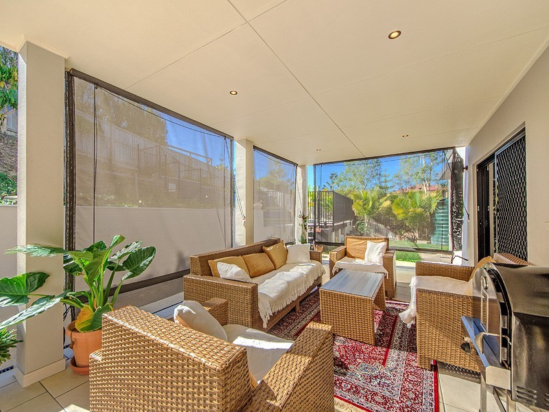 17 Heatons Crescent, Pacific Pines QLD 4211