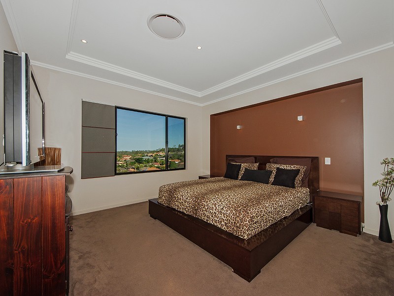17 Heatons Crescent, Pacific Pines QLD 4211