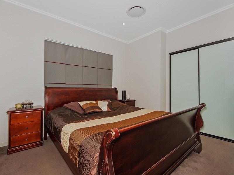 17 Heatons Crescent, Pacific Pines QLD 4211