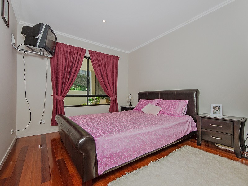17 Heatons Crescent, Pacific Pines QLD 4211