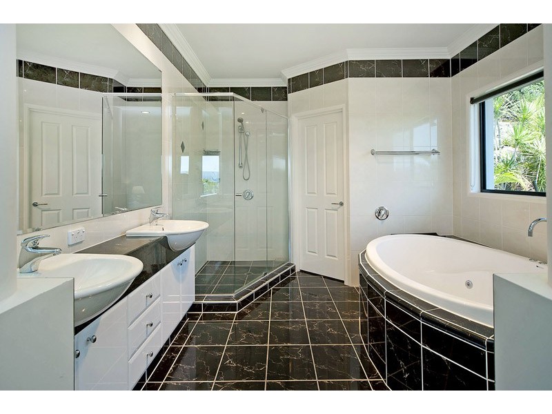 82 Salvado Drive, Pacific Pines QLD 4211