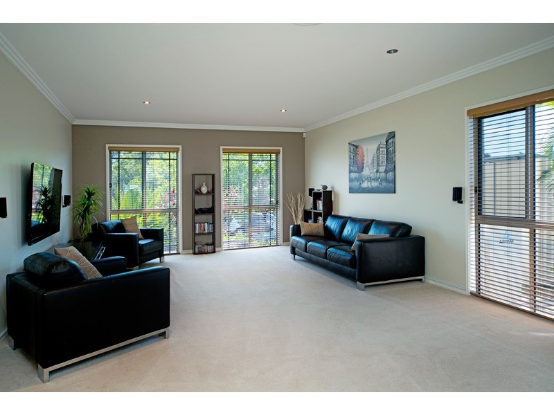 55 Hillary Circuit, Pacific Pines QLD 4211