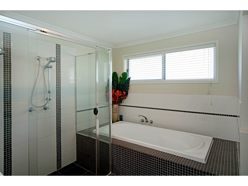 55 Hillary Circuit, Pacific Pines QLD 4211