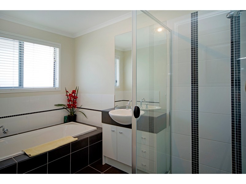 55 Hillary Circuit, Pacific Pines QLD 4211