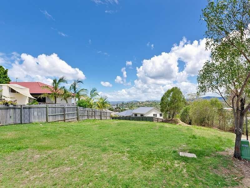 4 Mullingar Place, Carrara QLD 4211