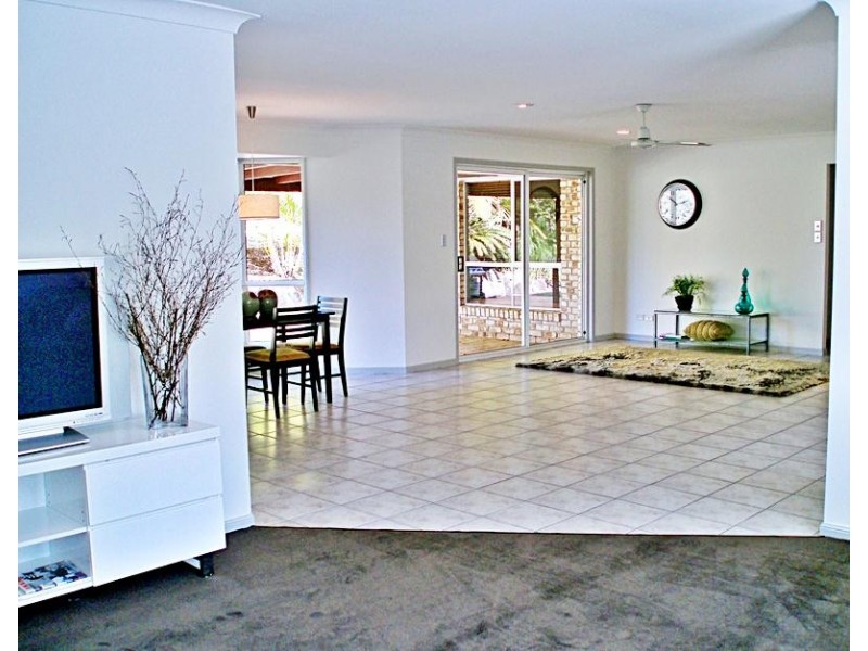 12 Polynesia Avenue, Pacific Pines QLD 4211