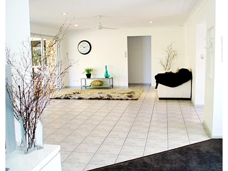 12 Polynesia Avenue, Pacific Pines QLD 4211