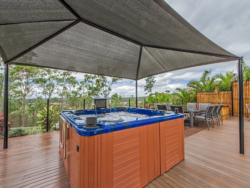 7 Salvado Drive, Pacific Pines QLD 4211