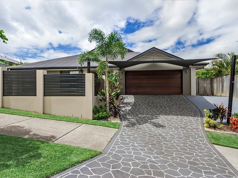 7 Salvado Drive, Pacific Pines QLD 4211