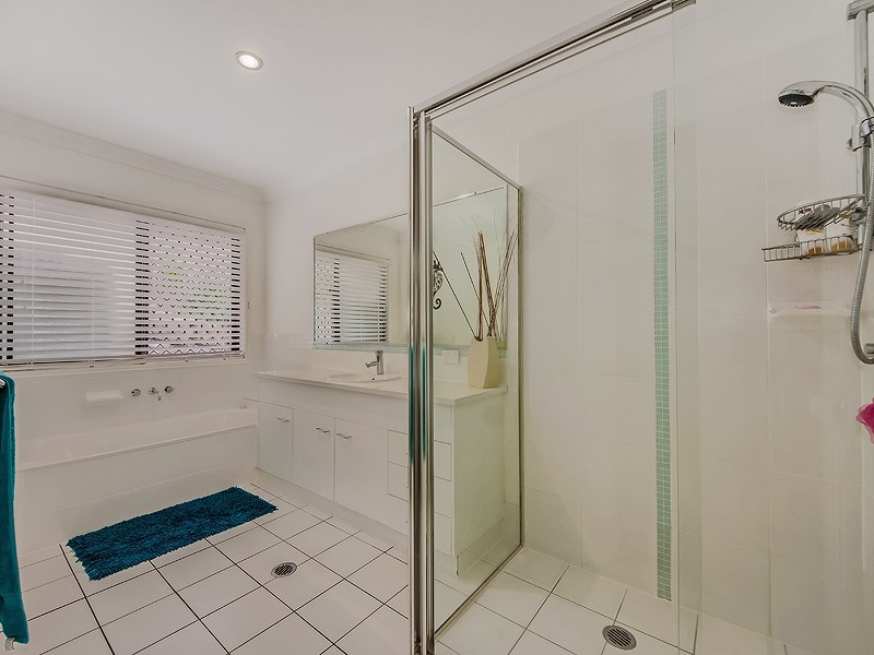 7 Salvado Drive, Pacific Pines QLD 4211