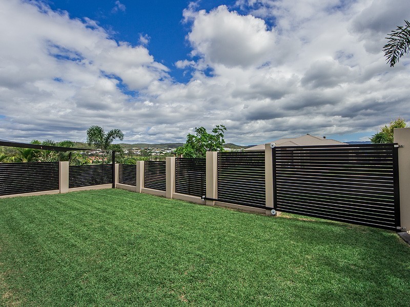 7 Salvado Drive, Pacific Pines QLD 4211