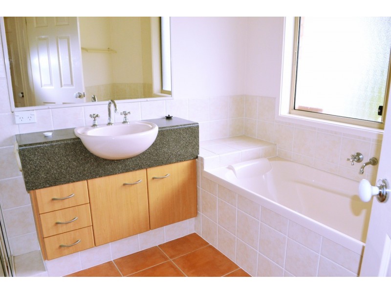 45 Feathertop Crescent, Pacific Pines QLD 4211