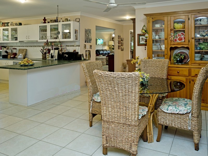 4 ROBERTS DRIVE, Maudsland QLD 4210