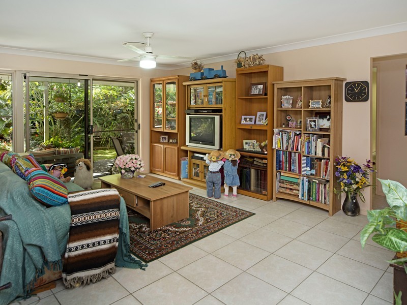 4 ROBERTS DRIVE, Maudsland QLD 4210