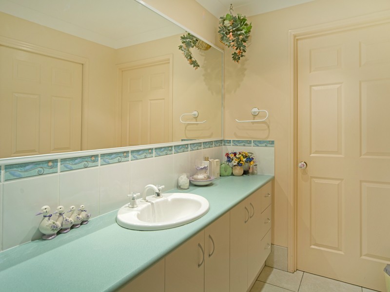 4 ROBERTS DRIVE, Maudsland QLD 4210