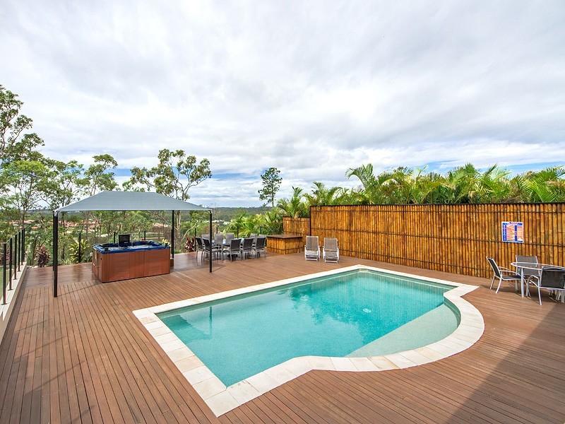 7 Salvado Drive, Pacific Pines QLD 4211