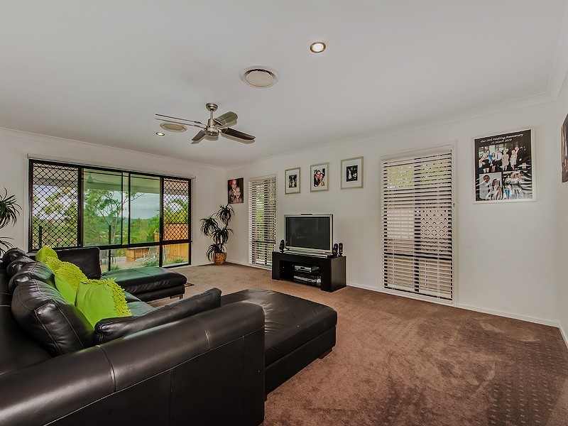 7 Salvado Drive, Pacific Pines QLD 4211
