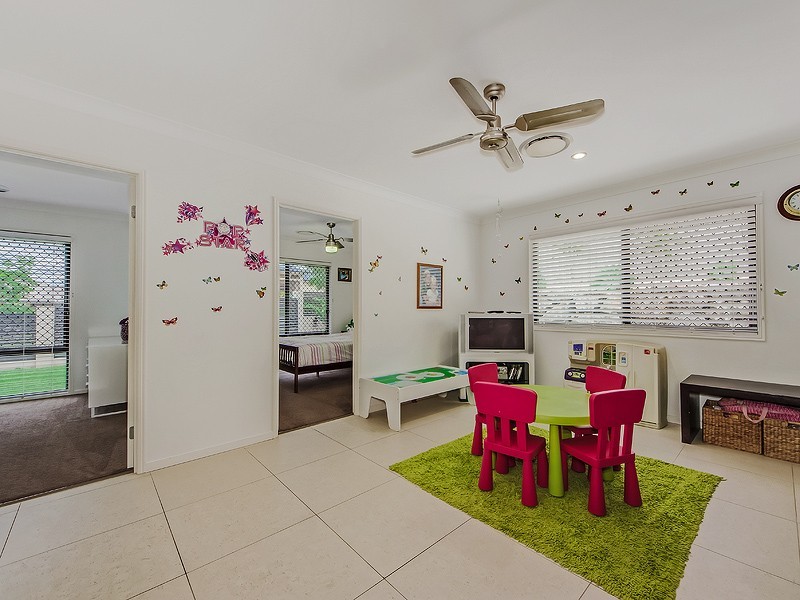 7 Salvado Drive, Pacific Pines QLD 4211