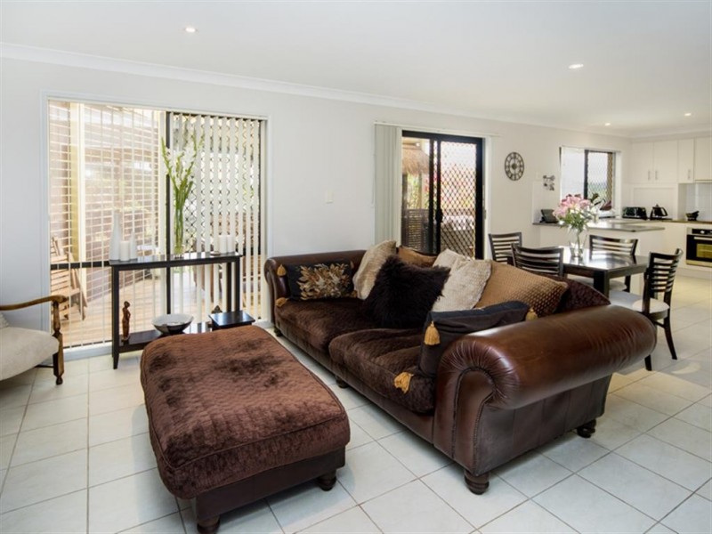 21 Hatutu Street, Pacific Pines QLD 4211