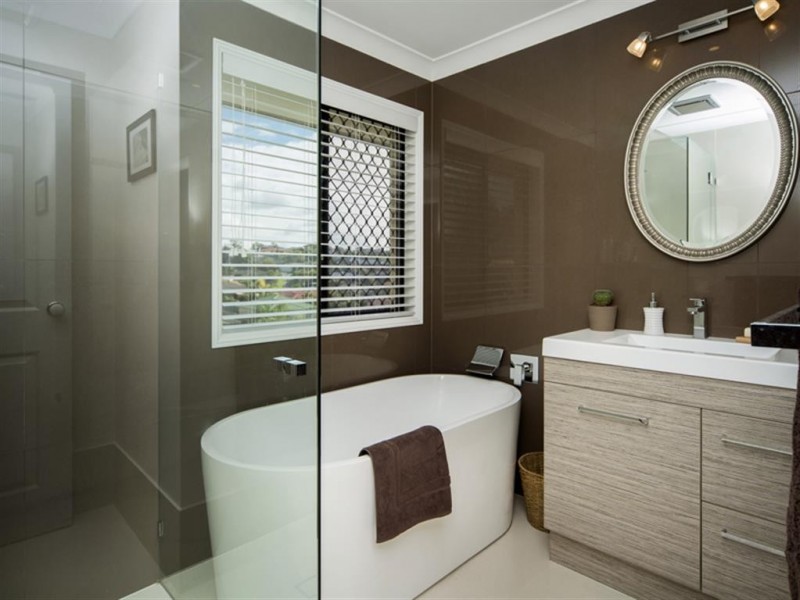 21 Hatutu Street, Pacific Pines QLD 4211