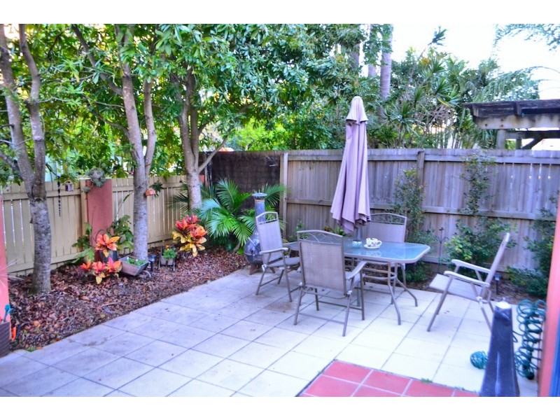 2/12 Brighton Street, Biggera Waters QLD 4216