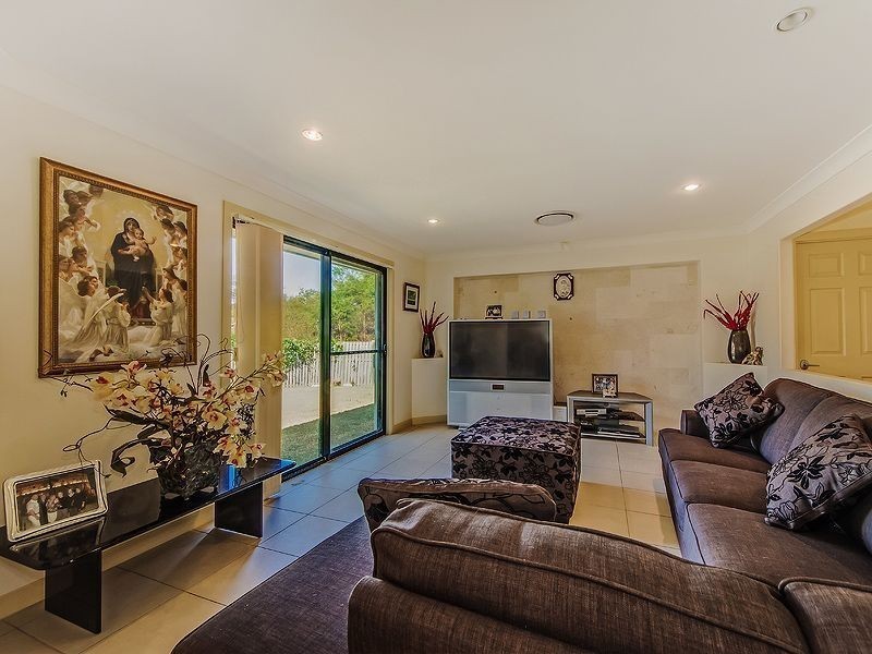 10 Roberts Drive, Maudsland QLD 4210
