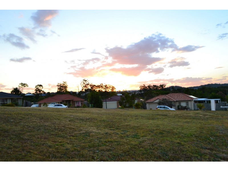 2 Carter Street, Pacific Pines QLD 4211
