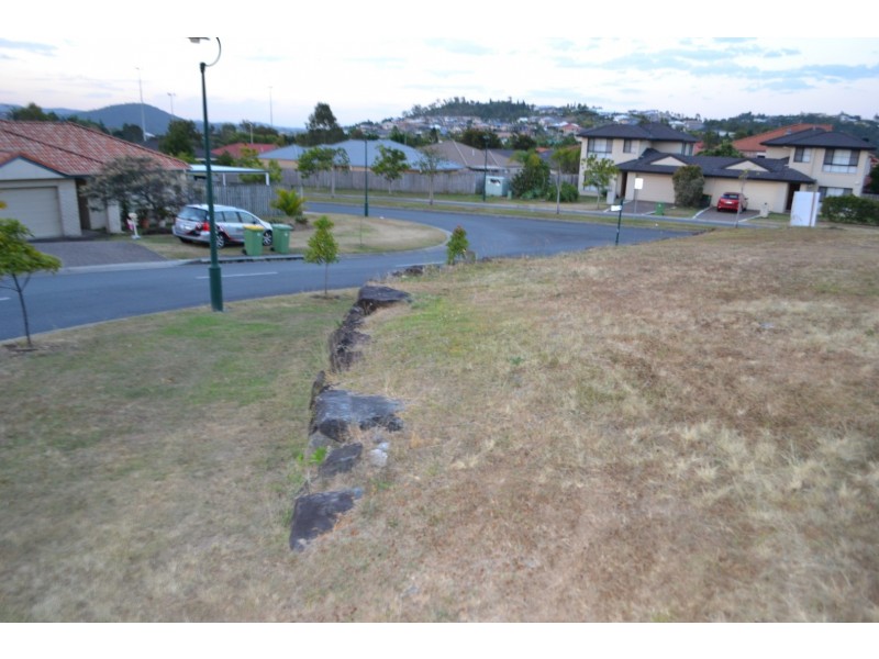 2 Carter Street, Pacific Pines QLD 4211